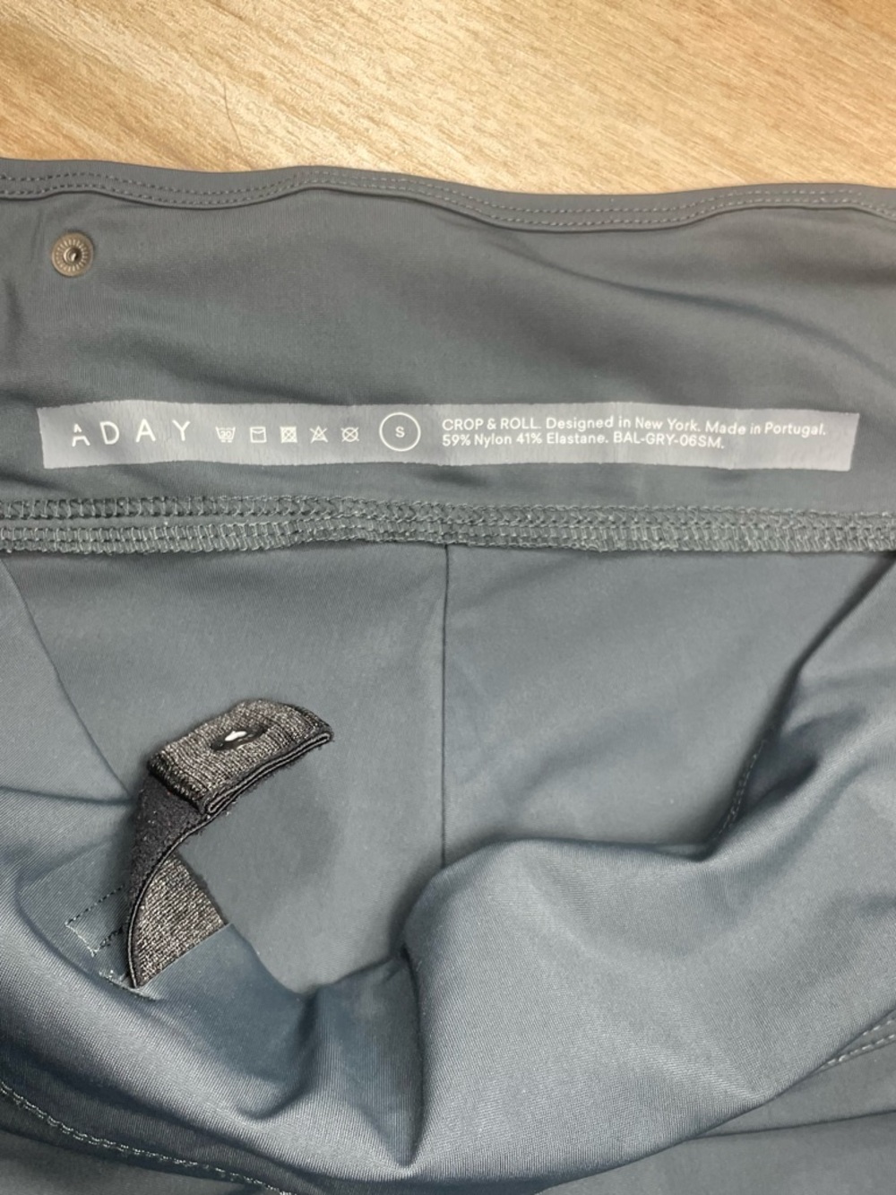 ADAY Crop Roll Leggings Gray High Rise Stretch Minimalist Size‎ Small - Picture 2 of 11